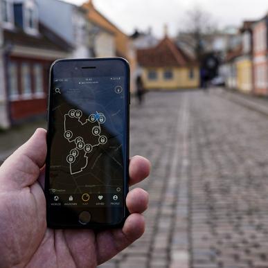Mobil med motes i Hans Jensens Stræde